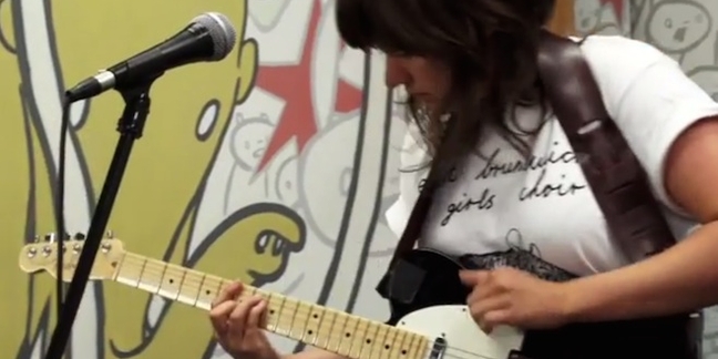 Courtney Barnett Covers the Breeders' "Cannonball", Announces Tour