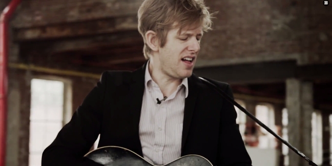 Spoon Perform "I Just Don't Understand" and "Inside Out" for La Blogothèque "Take Away Show"