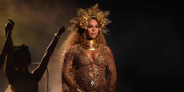 Grammys 2017: Beyoncé Wins Best Urban Contemporary Album
