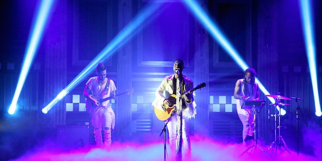 Miguel Performs "Simplethings", Discusses Boyz II Men on "The Tonight Show"
