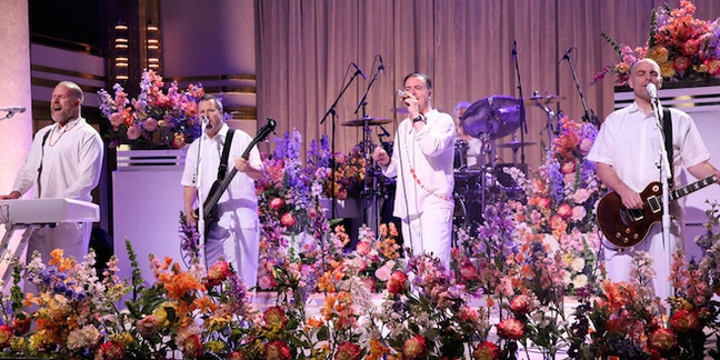 Faith No More Perform "Easy" on "The Tonight Show"