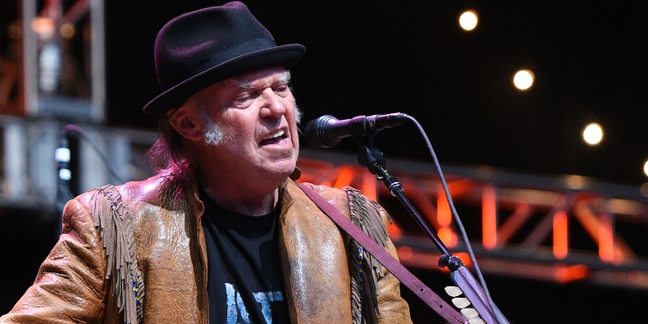 Neil Young Writes Powerful Statement About Standing Rock, Trump, and Thanksgiving
