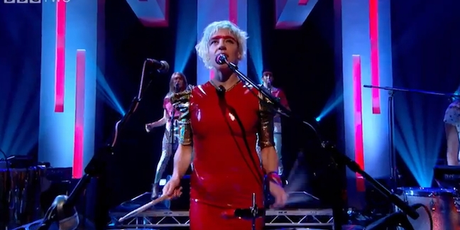 tUnE-yArDs Plays "Water Fountain" on "Later... With Jools Holland"