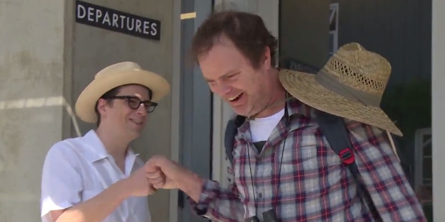 Rainn Wilson (“The Office”) Gets $25,000 “Weezer Experience Bundle”: Watch