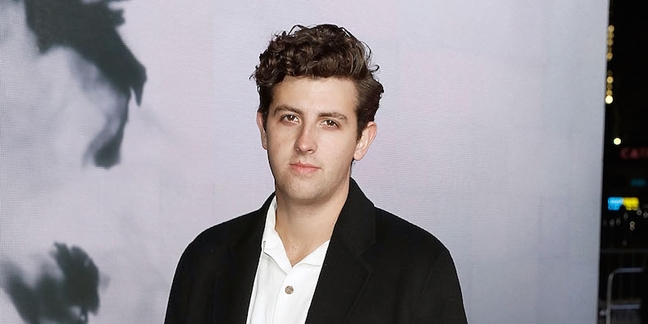 Persuasions Singer Sues Apple Over Jamie xx Song in iPhone Ad