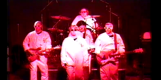 Watch Elliott Smith Perform in a Devo Tribute Band in 1994