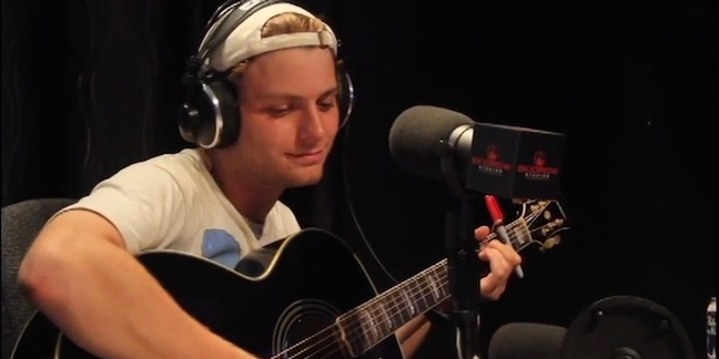 Mac DeMarco Covers Angel Olsen's "Lights Out"