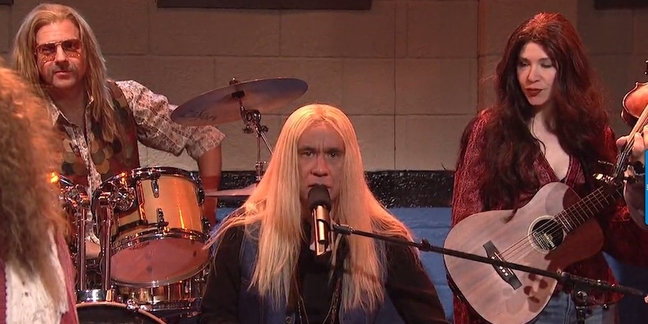 Fred Armisen and Carrie Brownstein Form Southern Rock Band on “SNL”: Watch