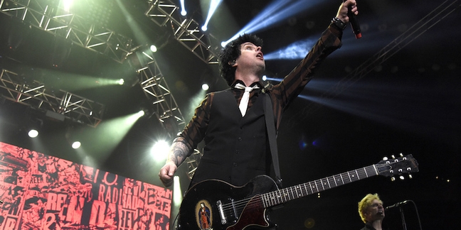 Watch Green Day Dedicate “Boulevard of Broken Dreams” to Oakland Fire Victims