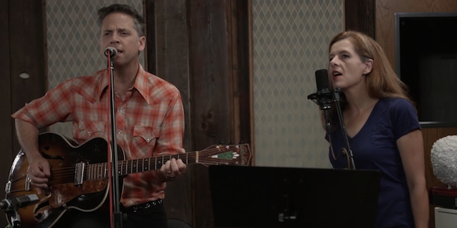 Calexico Team With Neko Case for "Tapping on the Line" Live Video