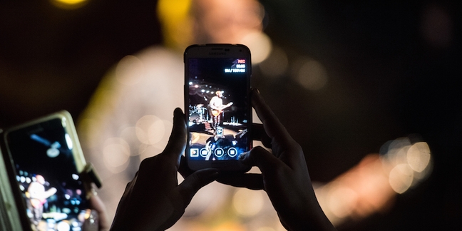 Apple Patents Technology That Could Prevent You From Filming, Taking Photos at Concerts