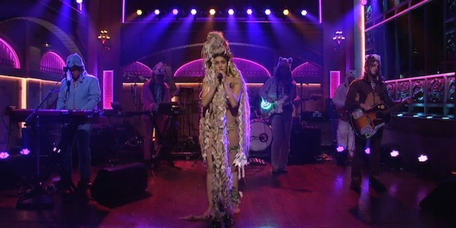 Miley Cyrus and the Flaming Lips Perform on "Saturday Night Live", Announce Tour