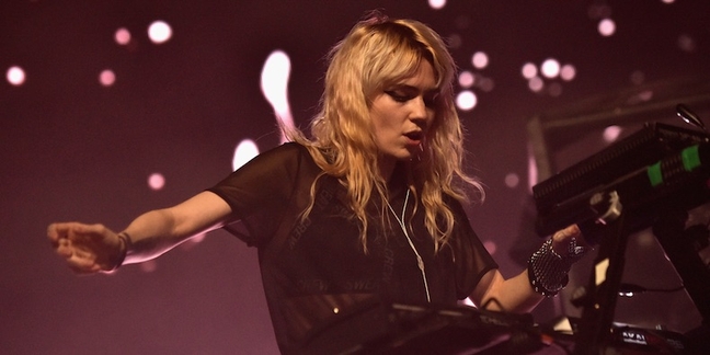 Grimes Walks Off Stage at Barclays Center