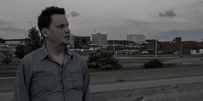 Mark Kozelek Covers "Christmas Time Is Here", Complete With Charlie Brown and Linus Dialogue