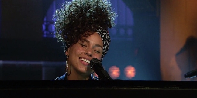 Alicia Keys Debuts “Hallelujah,” Sings “In Common” on “Saturday Night Live”: Watch