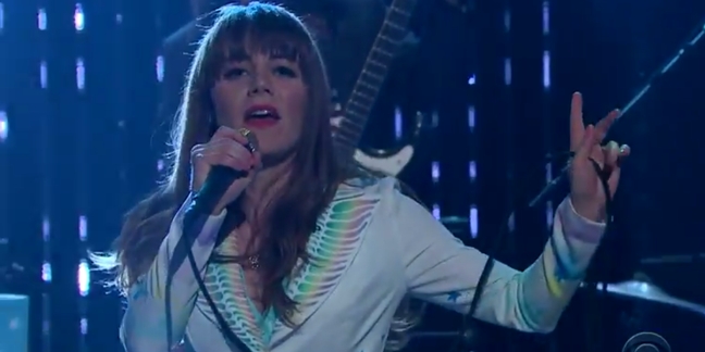 Jenny Lewis Performs "Girl on Girl" With Haim at Coachella, "She's Not Me" on "Late Late Show"