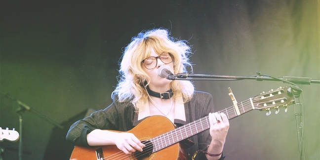 Jessica Pratt Performs "Greycedes" and "Night Faces" at Pitchfork Music Festival