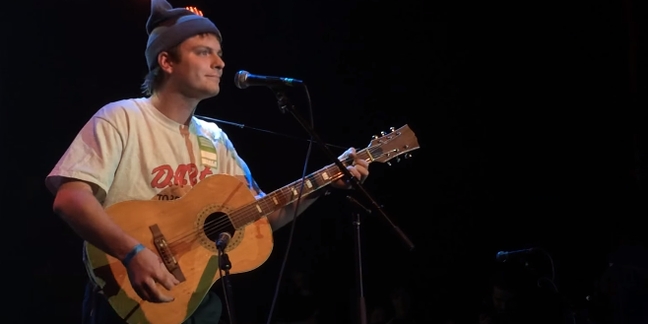 Mac DeMarco Covers Billy Joel's "Just the Way You Are" at Planned Parenthood Benefit