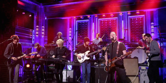 Modest Mouse Do "Lampshades on Fire" on "The Tonight Show"