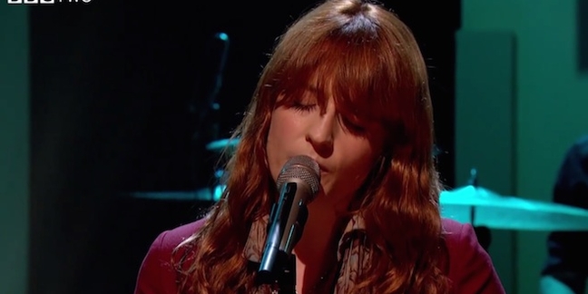 Florence Welch Performs "What Kind of Man" With a Broken Foot on "Jools Holland"