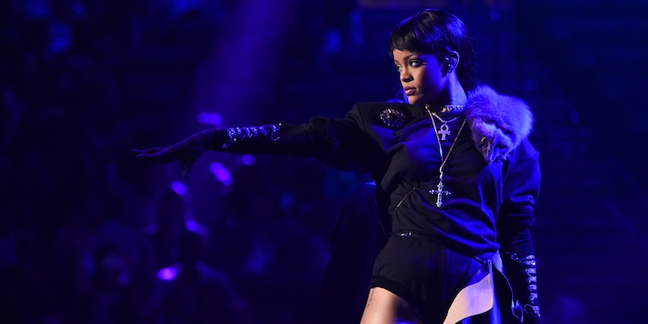 MTV VMA 2016: Watch Rihanna Perform Four Career-Spanning Medleys