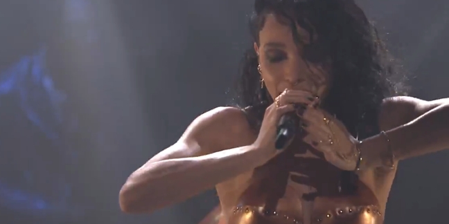 FKA twigs Performs "Two Weeks" on "Fallon"
