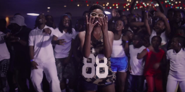 Dej Loaf Hits the Roller Rink in "Back Up" Video Featuring Big Sean