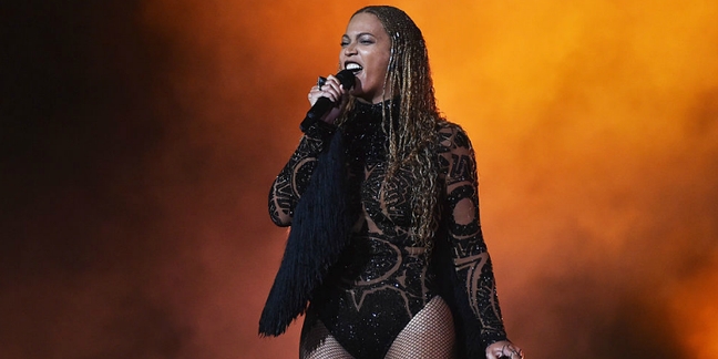 BET Awards 2016: Watch Beyoncé Perform “Freedom” with Kendrick Lamar
