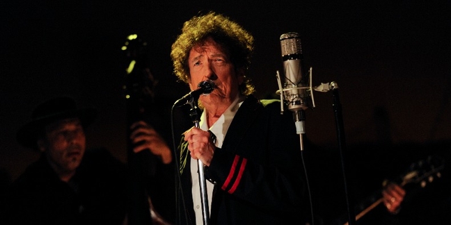Watch Bob Dylan Cover Lynyrd Skynyrd’s “Free Bird”