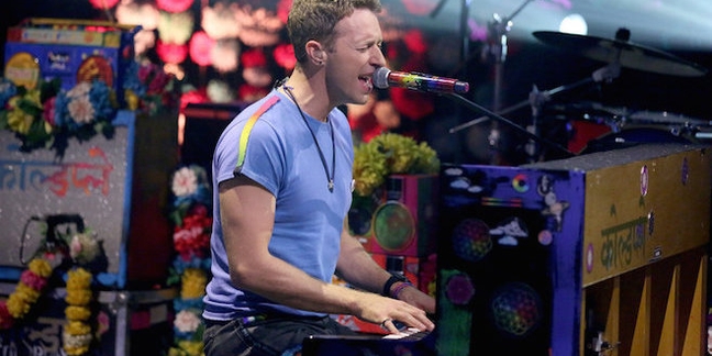 Coldplay Perform "A Head Full of Dreams" on "The Tonight Show"