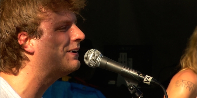 Mac DeMarco Performs "Blue Boy" and "Let Her Go" at Pitchfork Music Festival