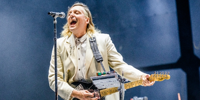 Watch Arcade Fire Record Their Festival Audience For a New Song