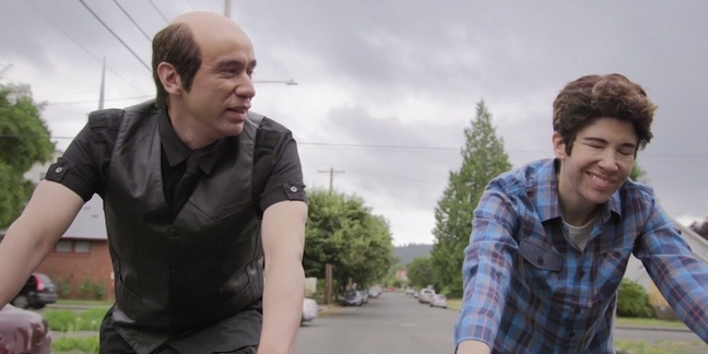 Watch Carrie Brownstein and Fred Armisen Mock Men’s Rights Movement in “Portlandia” Trailer