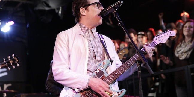 Weezer Play "Thank God for Girls," "Do You Wanna Get High?" on NBC's "Undateable"