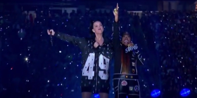 Missy Elliott Performs "Get Ur Freak On", "Work It", "Lose Control" With Katy Perry at Super Bowl Halftime Show