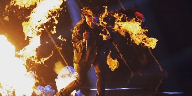 The Weeknd Delivers Fiery "Can't Feel My Face" VMA Performance