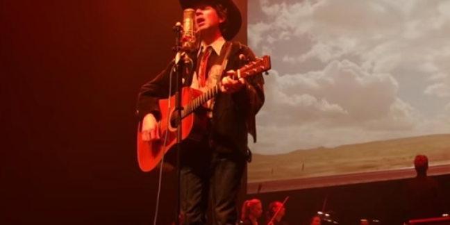 Beck and Thurston Moore Perform Together, Accompanied by Cowboys, in London