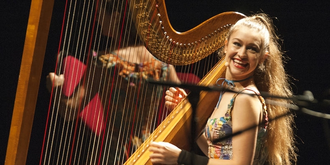Joanna Newsom Performs with Fleet Foxes' Robin Pecknold and Dirty Projectors' Amber Coffman in Los Angeles