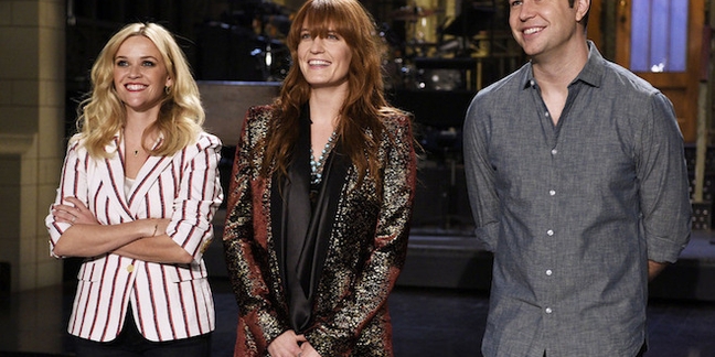 Florence and the Machine Perform "What Kind of Man", "Ship to Wreck" on "Saturday Night Live"