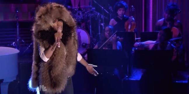 Nicki Minaj Performs "Bed of Lies", Justin Timberlake Appears in Sketch on "The Tonight Show"